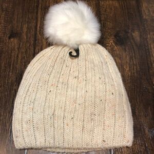 NWT Be your own style pom-pom hat very warm , thick lining.